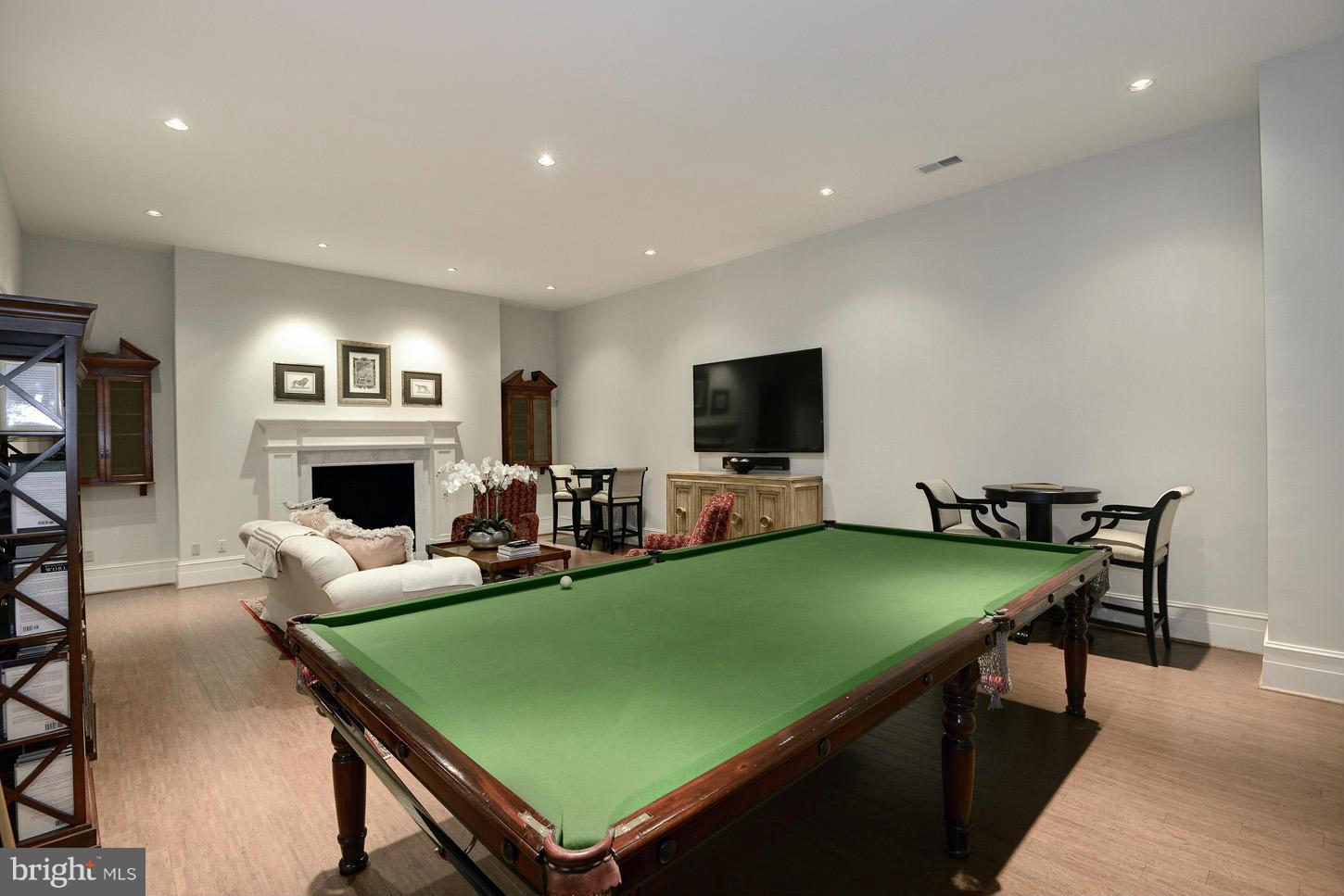 LANGLEY OAKS - Residential