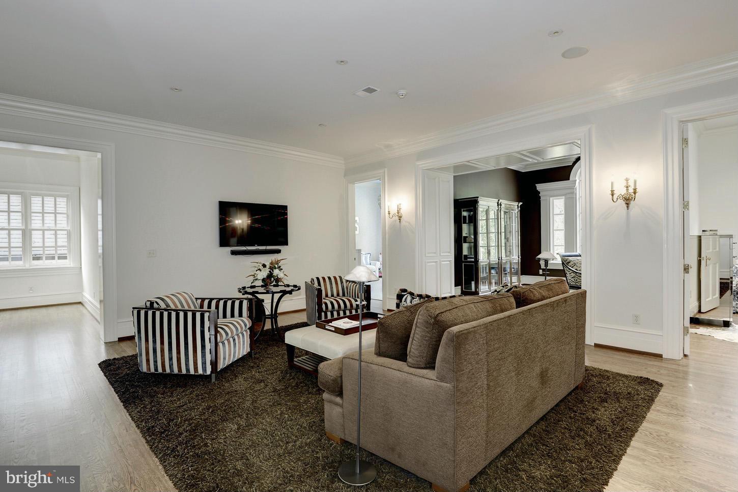 LANGLEY OAKS - Residential