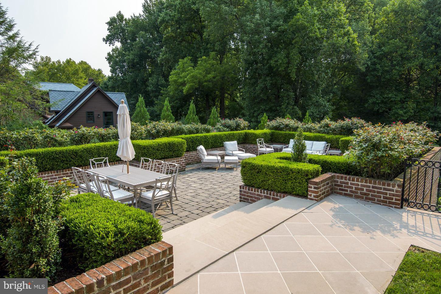 LANGLEY OAKS - Residential