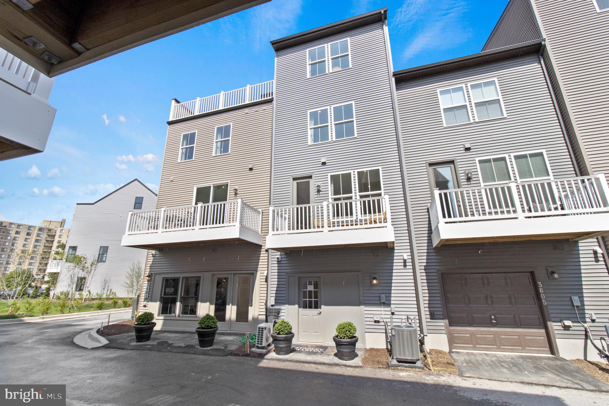 GATEWAY WEST - Residential