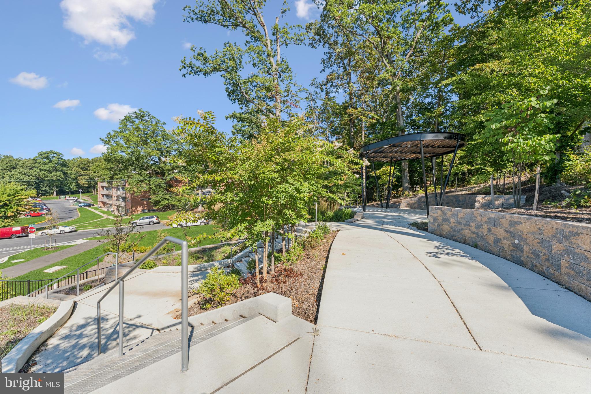 GATEWAY WEST - Residential