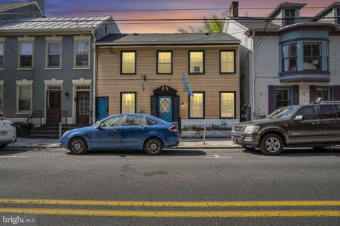 Photo of 10 W Pomfret Street, CARLISLE, PA 17013 (MLS # PACB2053936)