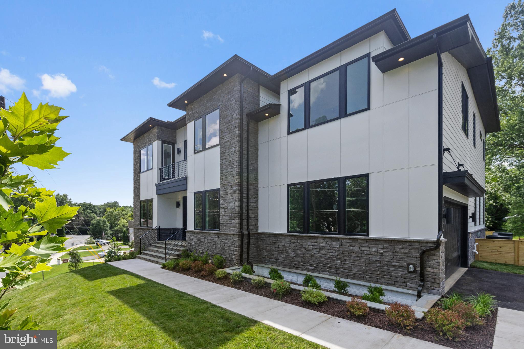 6511 IVY HILL DRIVE