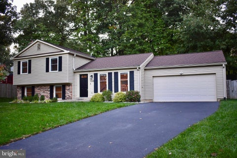 Photo of 1548 Hiddenbrook Drive, HERNDON, VA 20170 (MLS # VAFX2345274)
