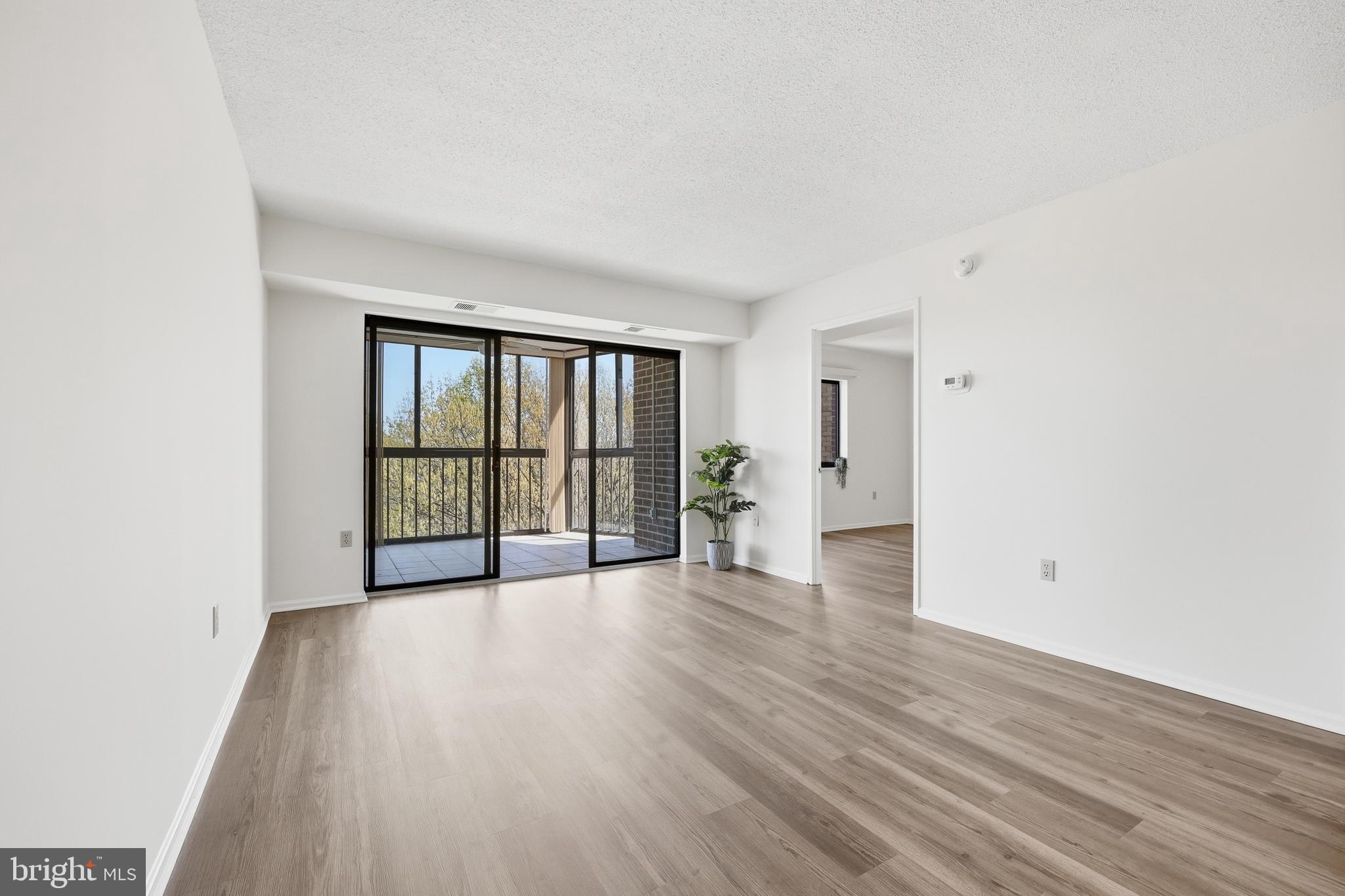 LEISURE WORLD - Residential