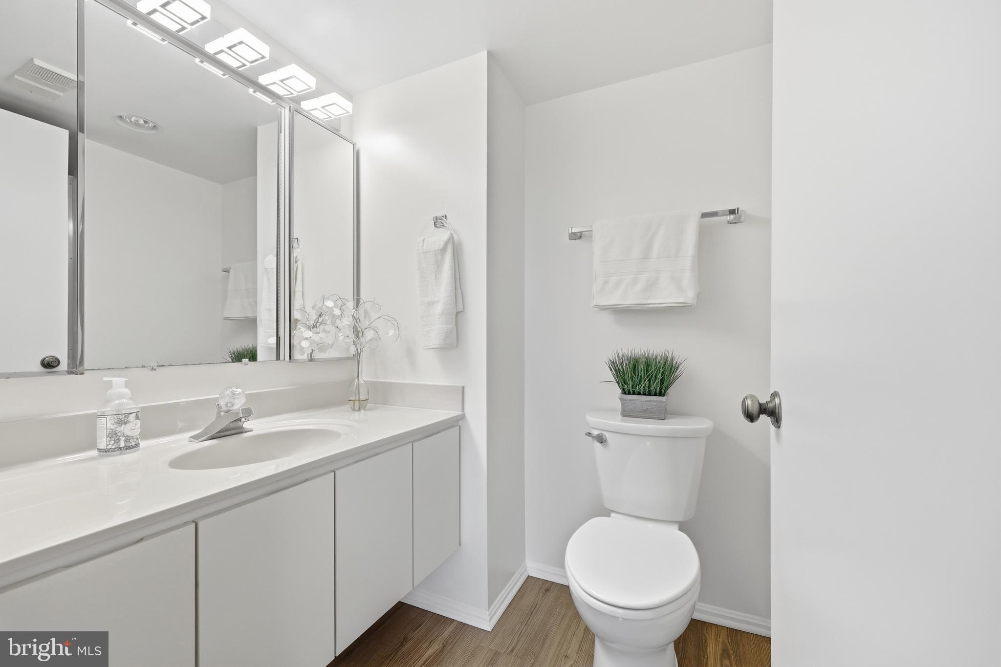 LEISURE WORLD - Residential