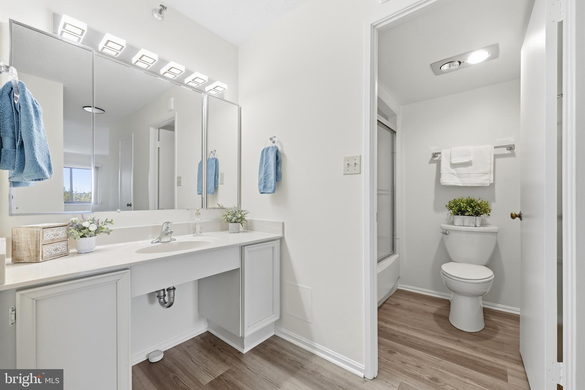 LEISURE WORLD - Residential