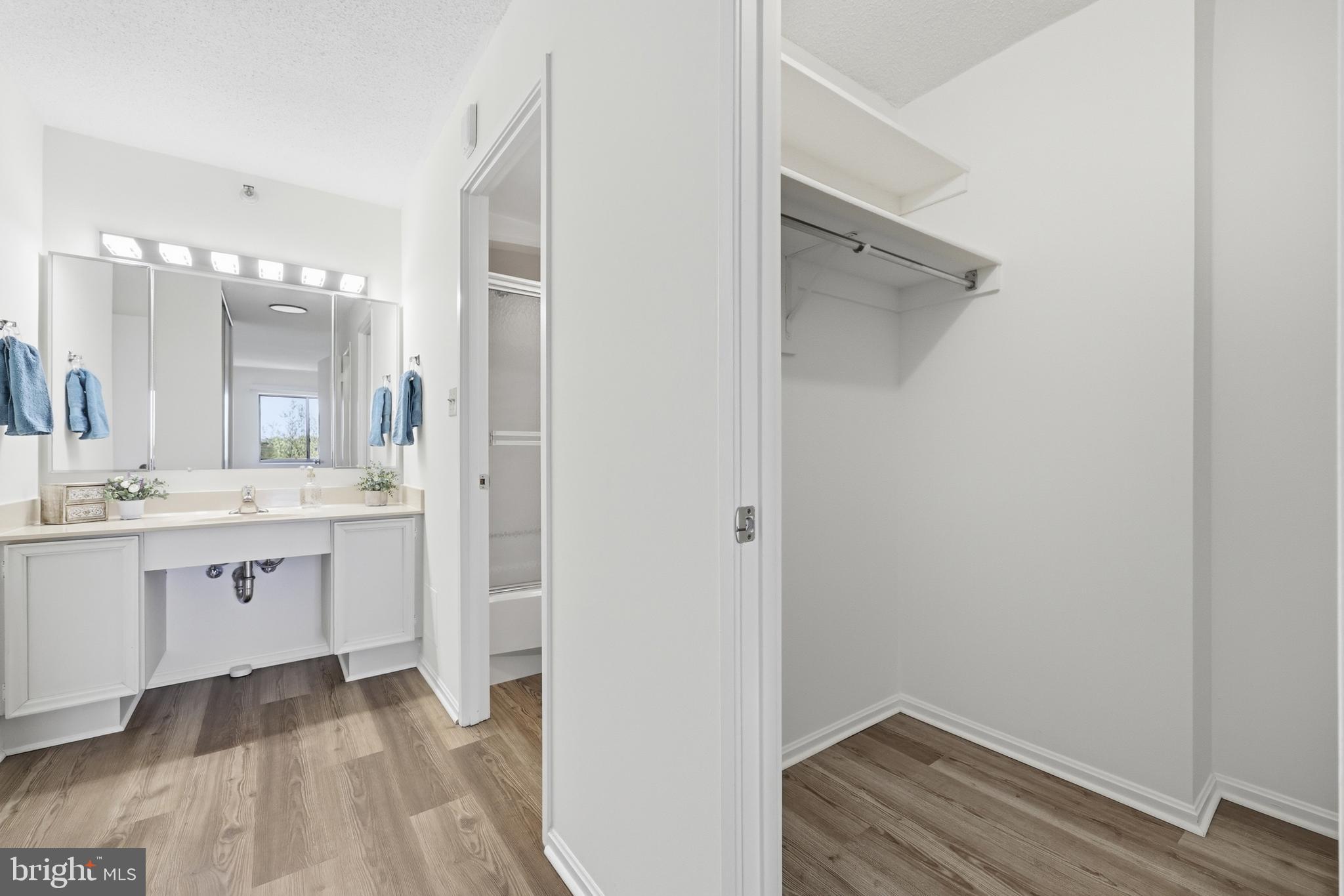 LEISURE WORLD - Residential