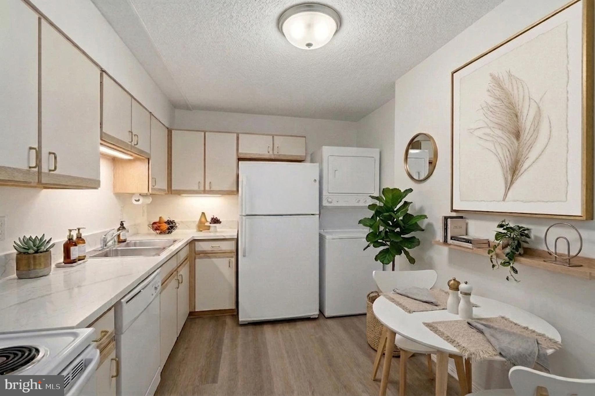 LEISURE WORLD - Residential