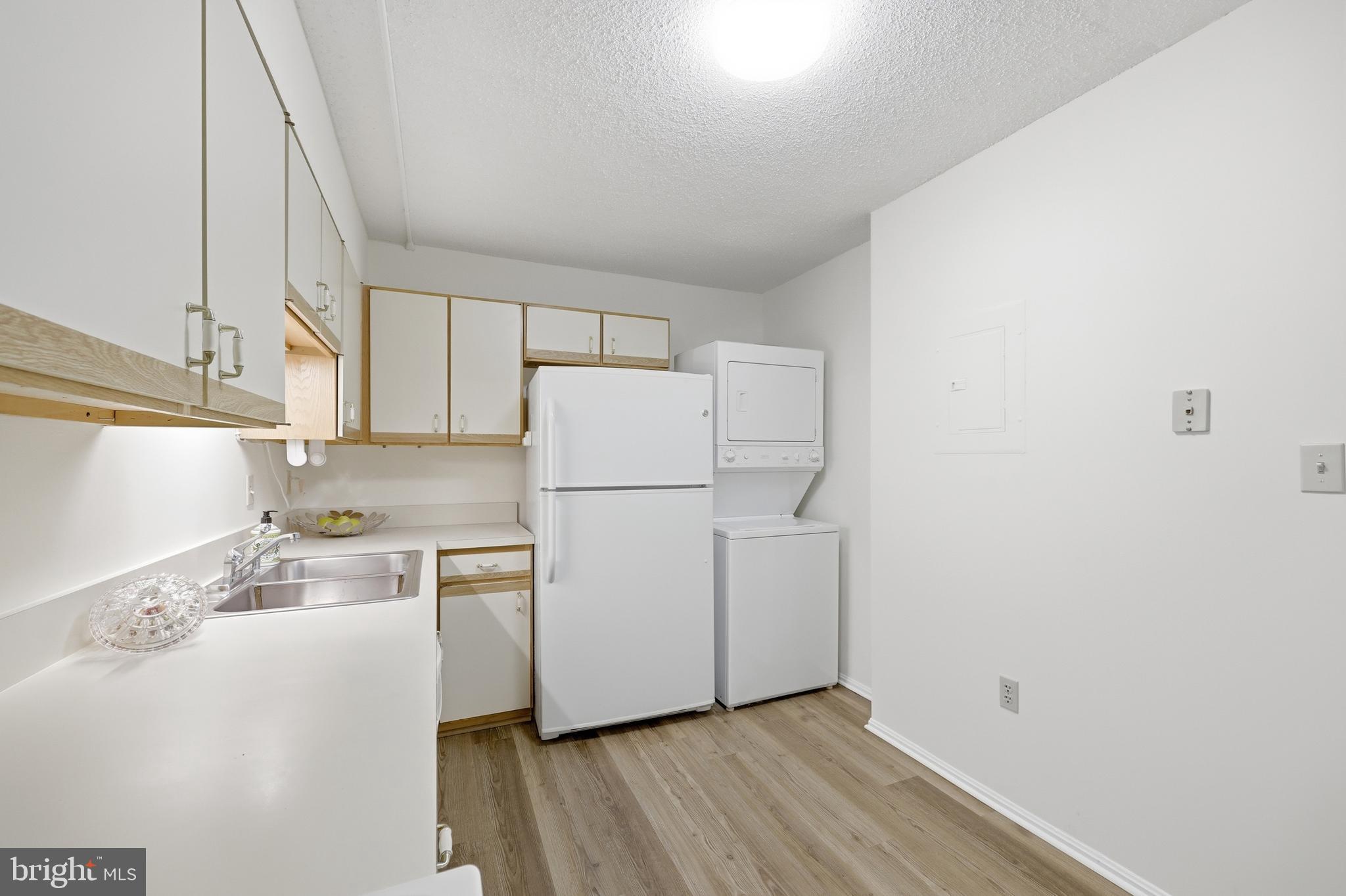 LEISURE WORLD - Residential