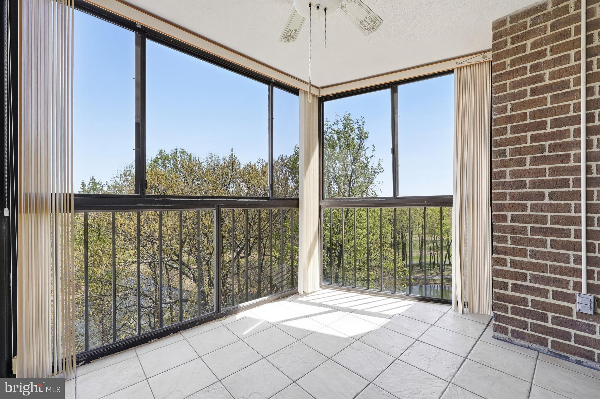 LEISURE WORLD - Residential