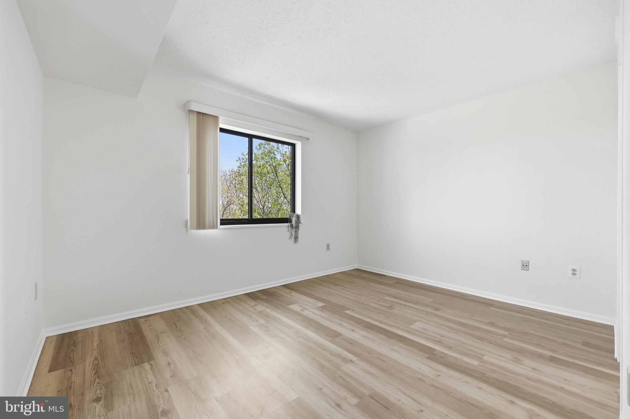 LEISURE WORLD - Residential