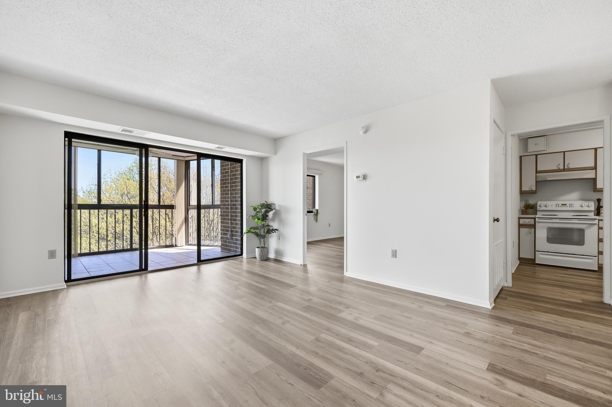 LEISURE WORLD - Residential