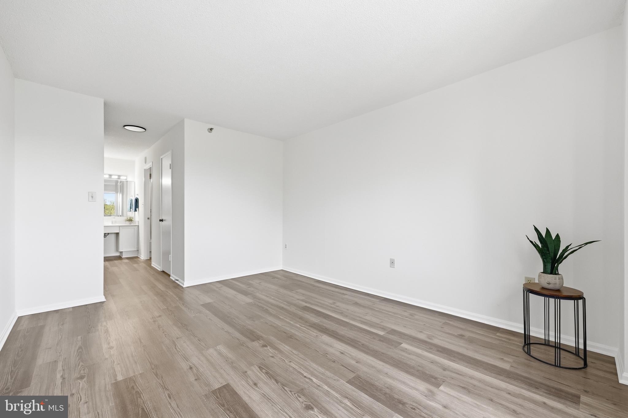 LEISURE WORLD - Residential