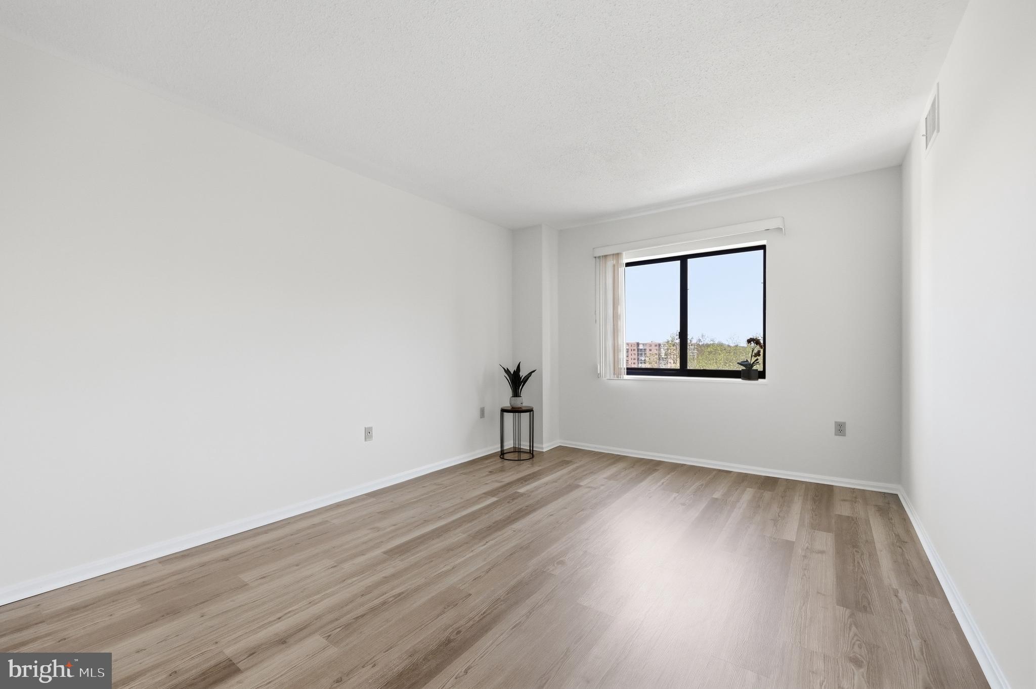 LEISURE WORLD - Residential