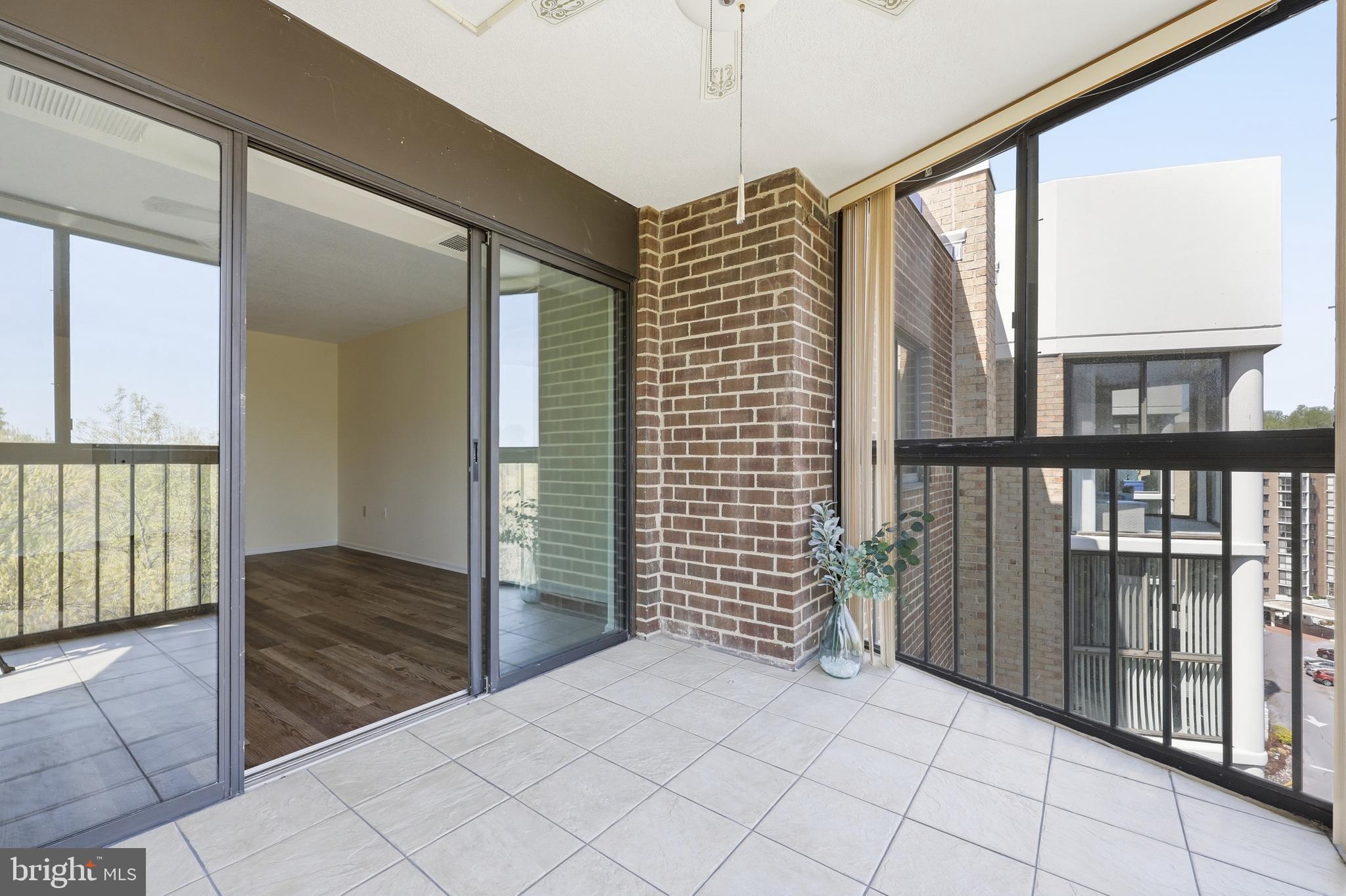 LEISURE WORLD - Residential