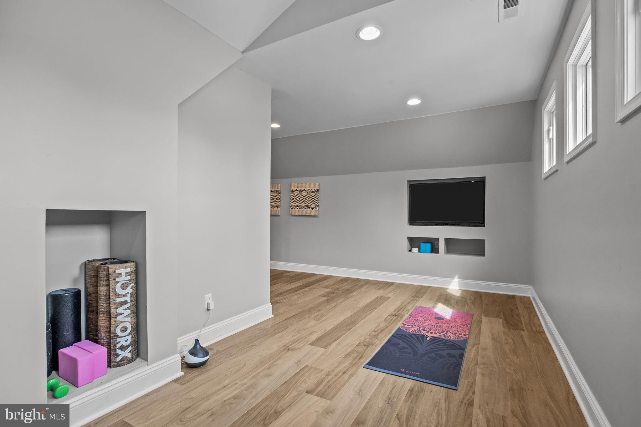 OAKLEIGH FARM - Residential