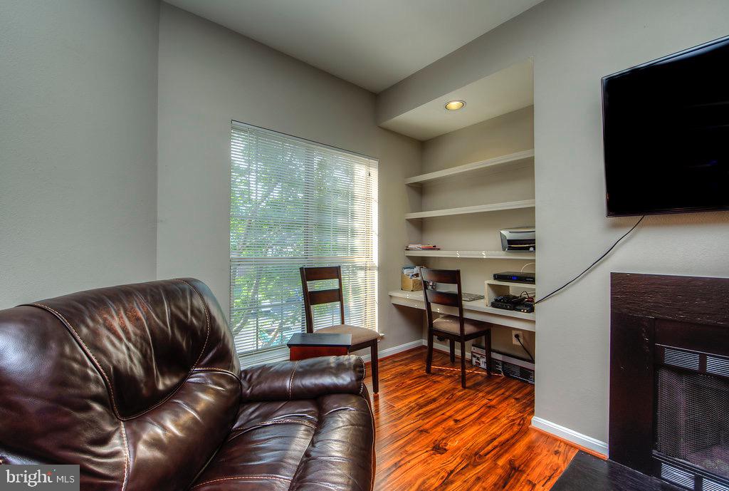 PENDERBROOK SQUARE CONDOMINIUMS - Residential