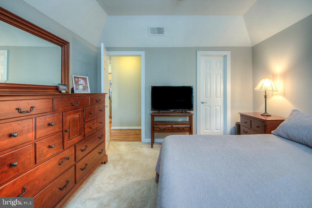 PENDERBROOK SQUARE CONDOMINIUMS - Residential