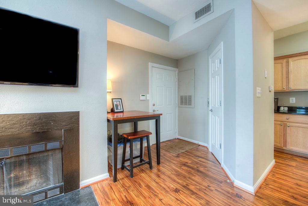 PENDERBROOK SQUARE CONDOMINIUMS - Residential