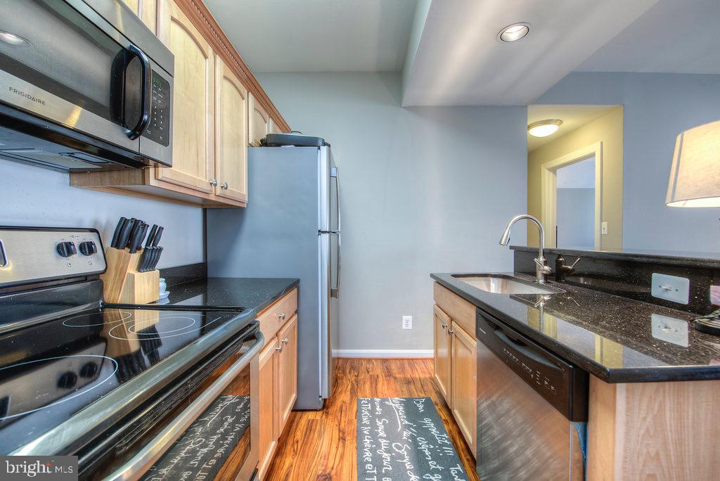 PENDERBROOK SQUARE CONDOMINIUMS - Residential