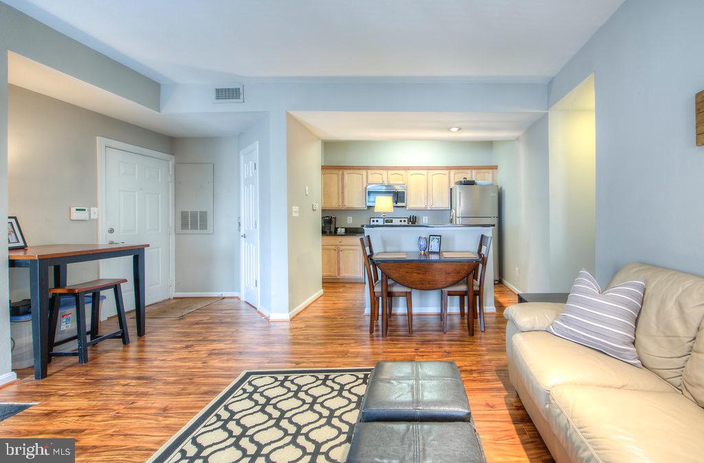 PENDERBROOK SQUARE CONDOMINIUMS - Residential