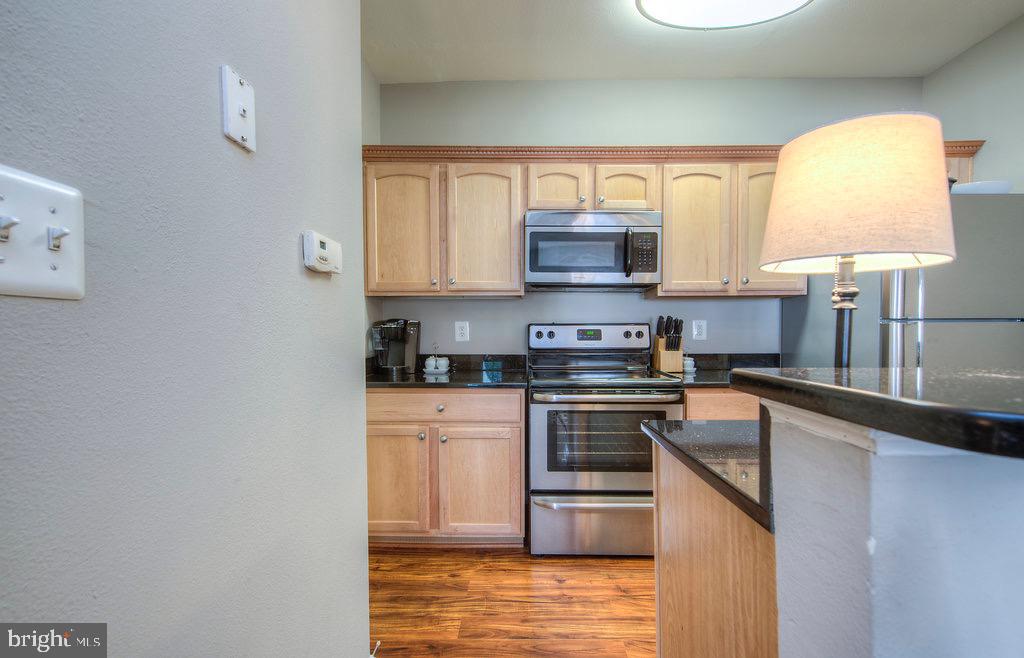 PENDERBROOK SQUARE CONDOMINIUMS - Residential