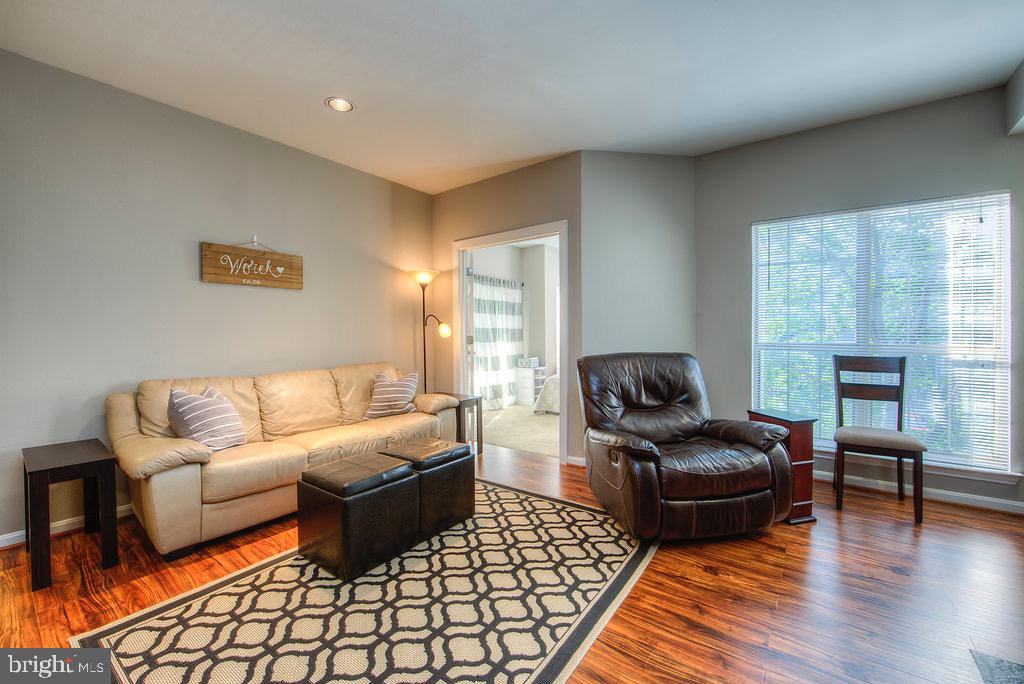 PENDERBROOK SQUARE CONDOMINIUMS - Residential