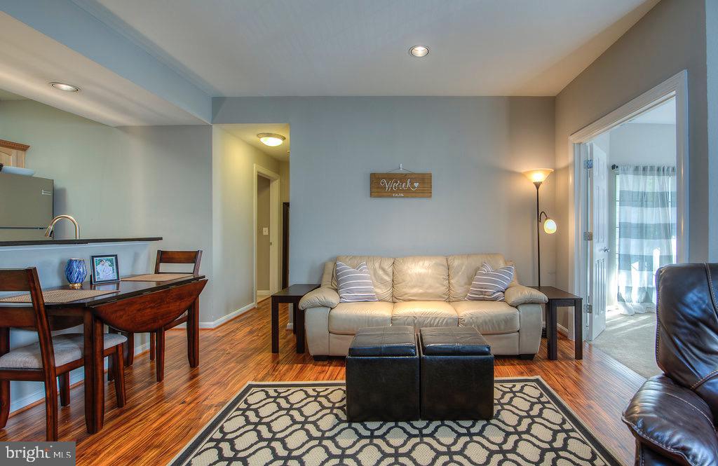 PENDERBROOK SQUARE CONDOMINIUMS - Residential