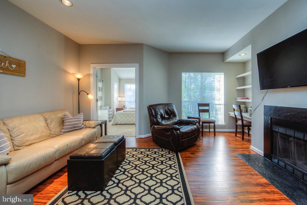 PENDERBROOK SQUARE CONDOMINIUMS - Residential