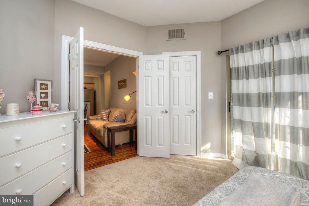 PENDERBROOK SQUARE CONDOMINIUMS - Residential