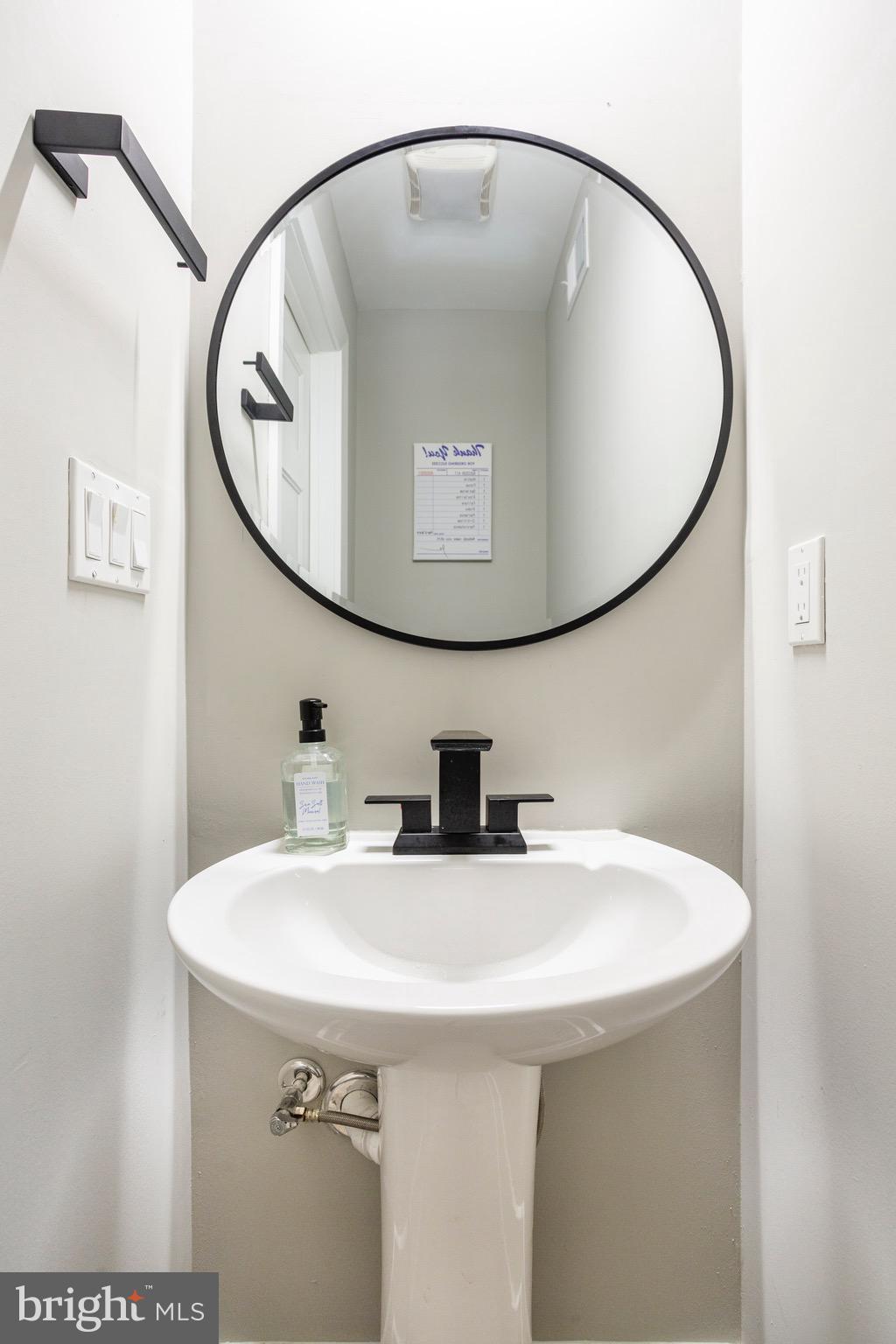 EAST KENSINGTON - Residential