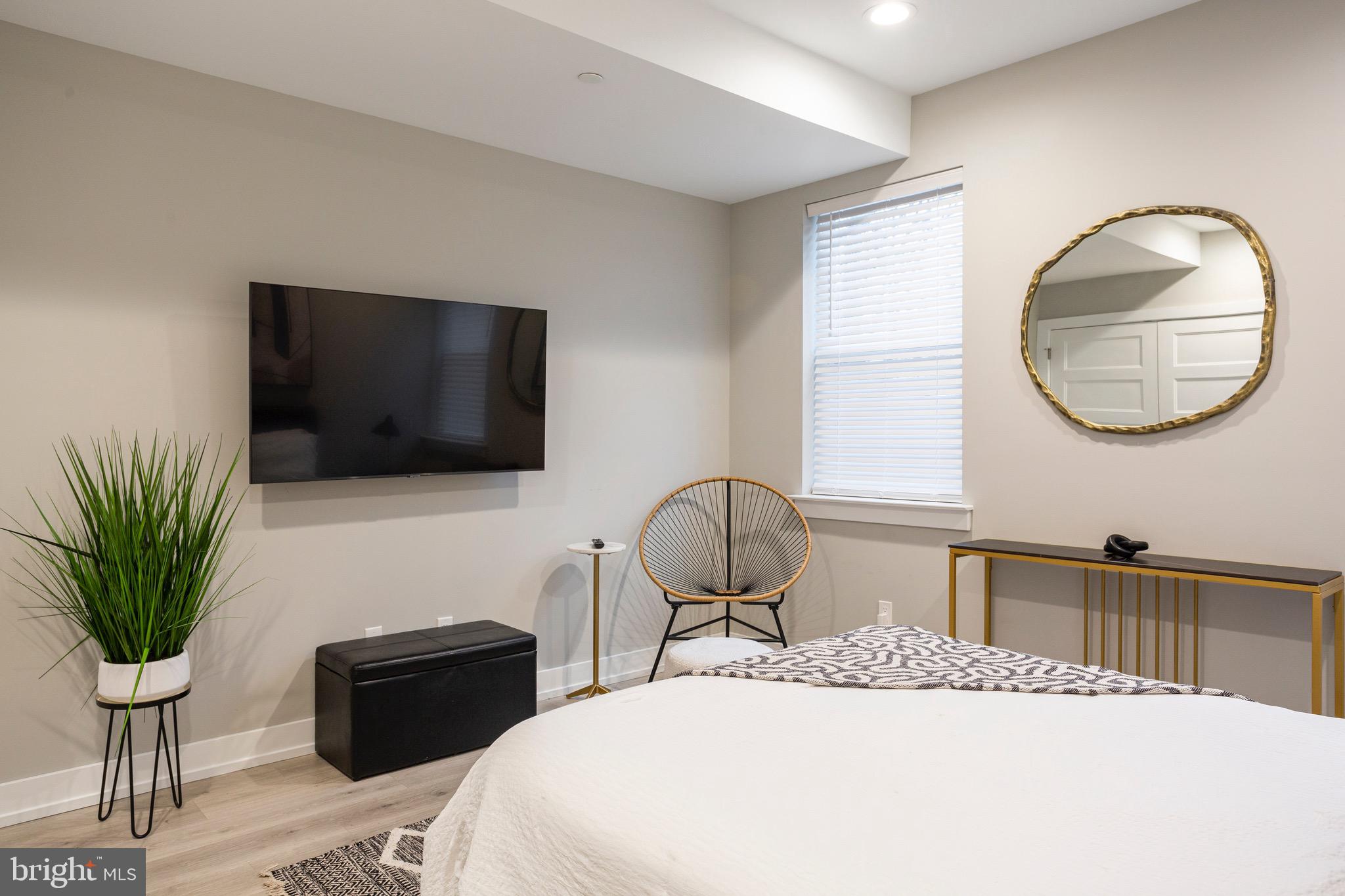 EAST KENSINGTON - Residential