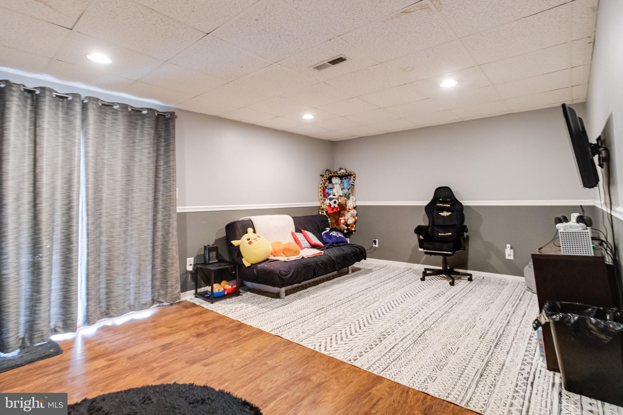 CONSTANT FRIENDSHIP - Residential