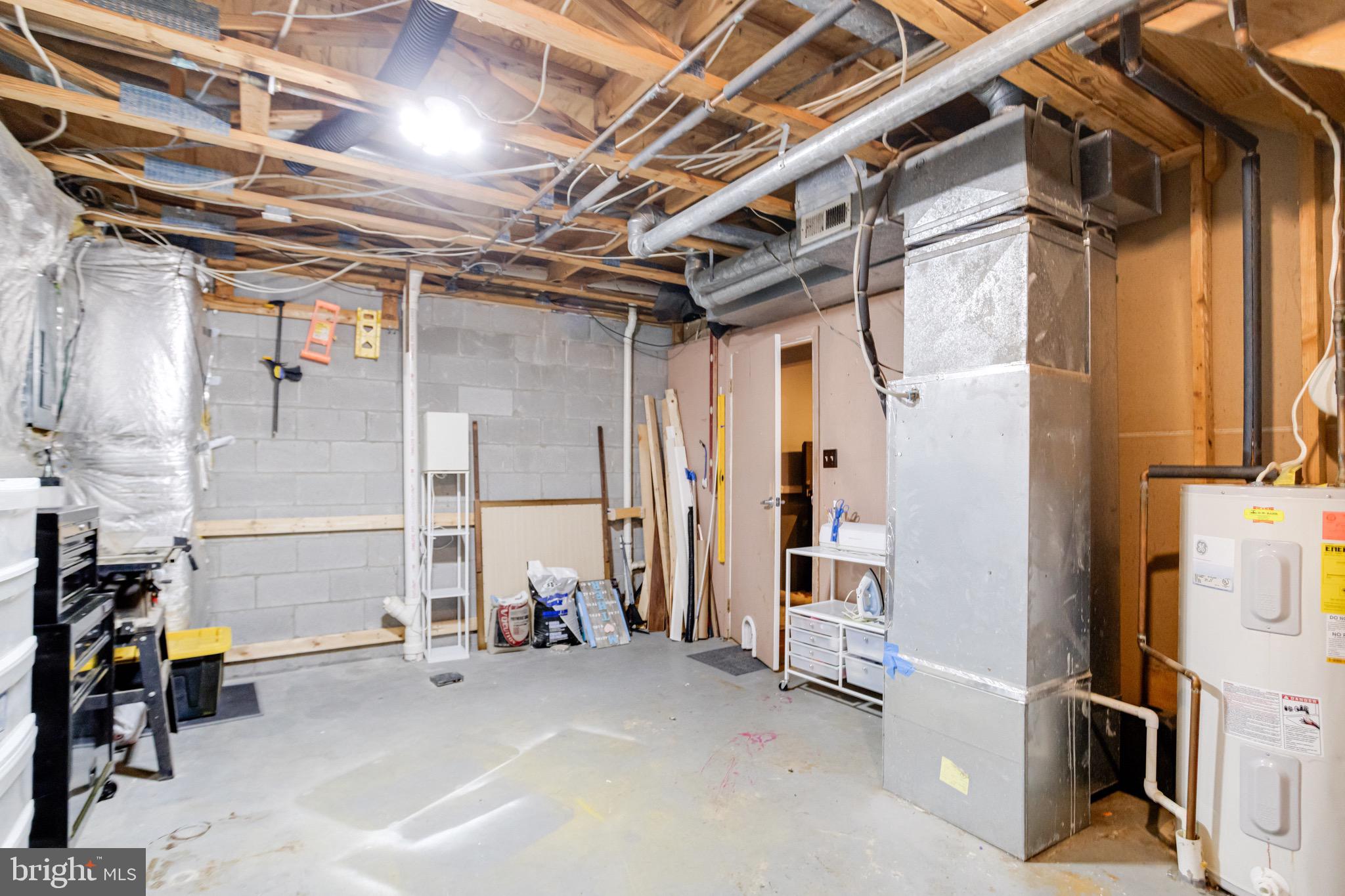 CONSTANT FRIENDSHIP - Residential