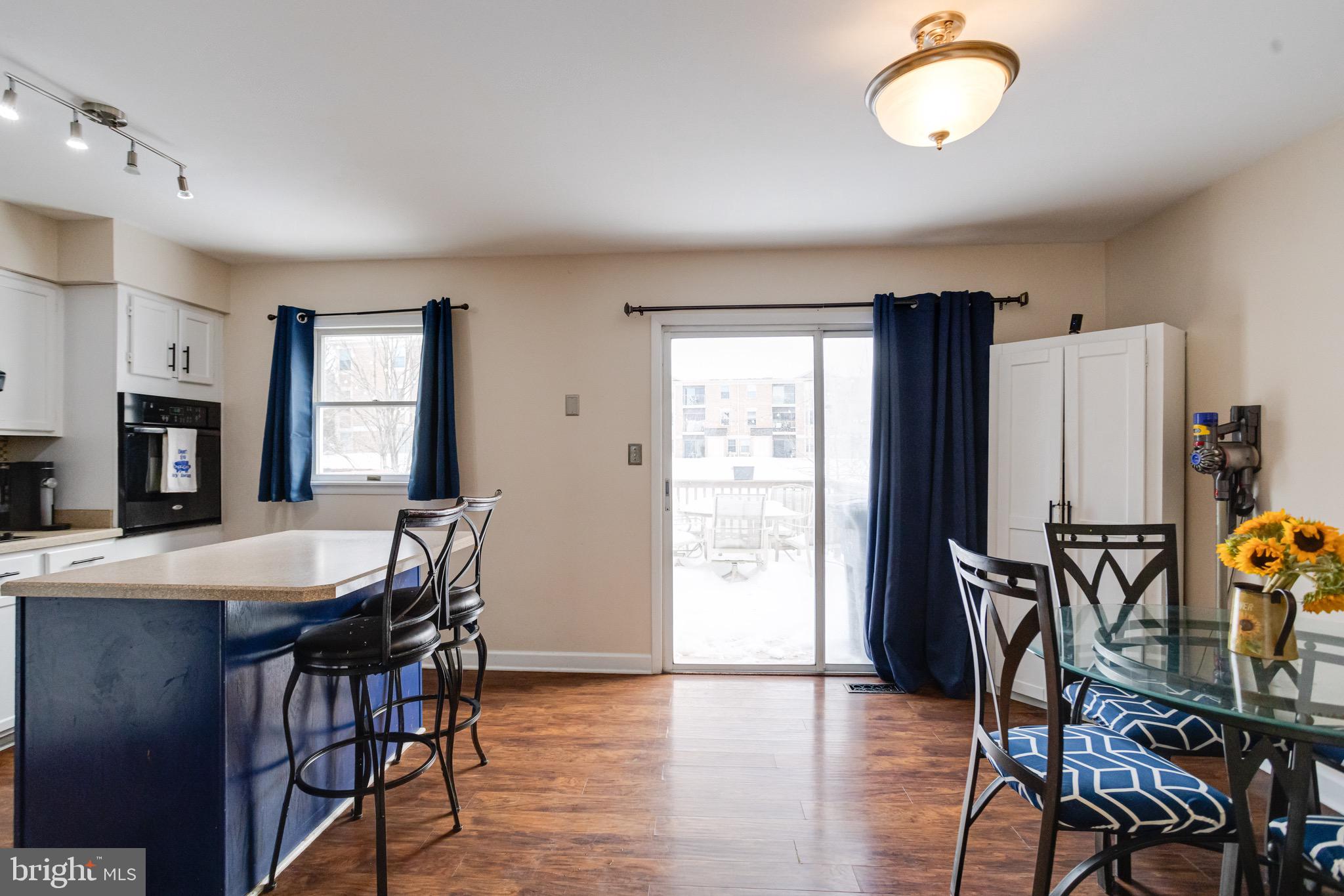 CONSTANT FRIENDSHIP - Residential