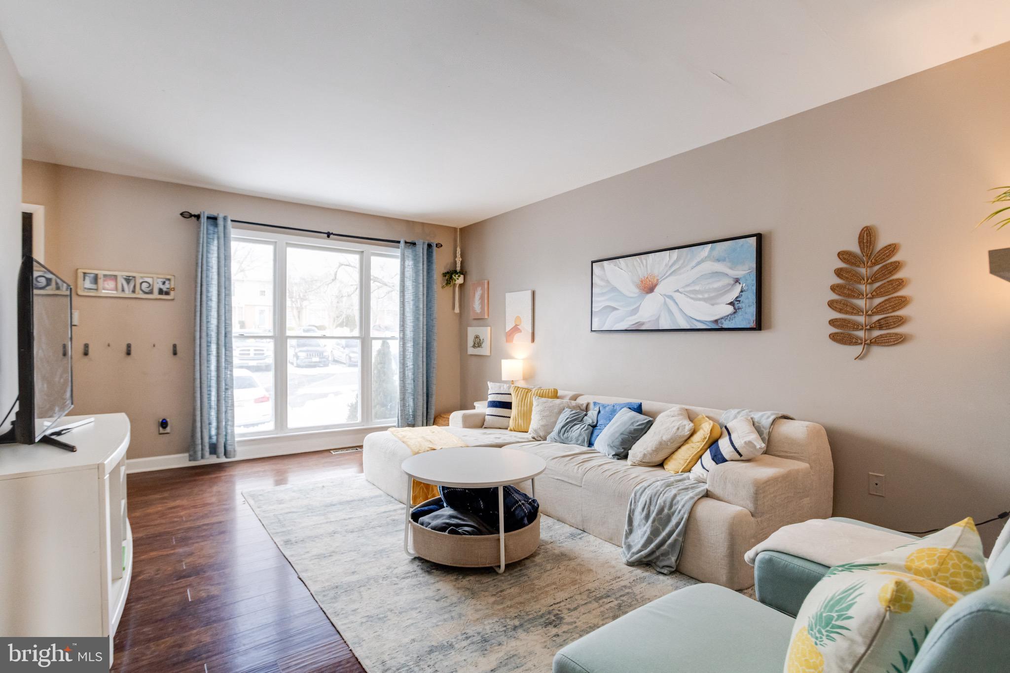 CONSTANT FRIENDSHIP - Residential