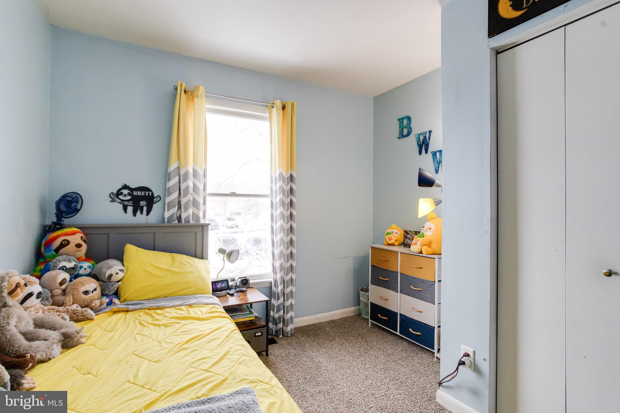 CONSTANT FRIENDSHIP - Residential