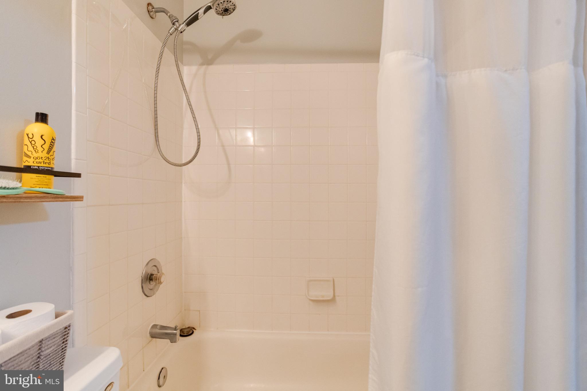 CONSTANT FRIENDSHIP - Residential