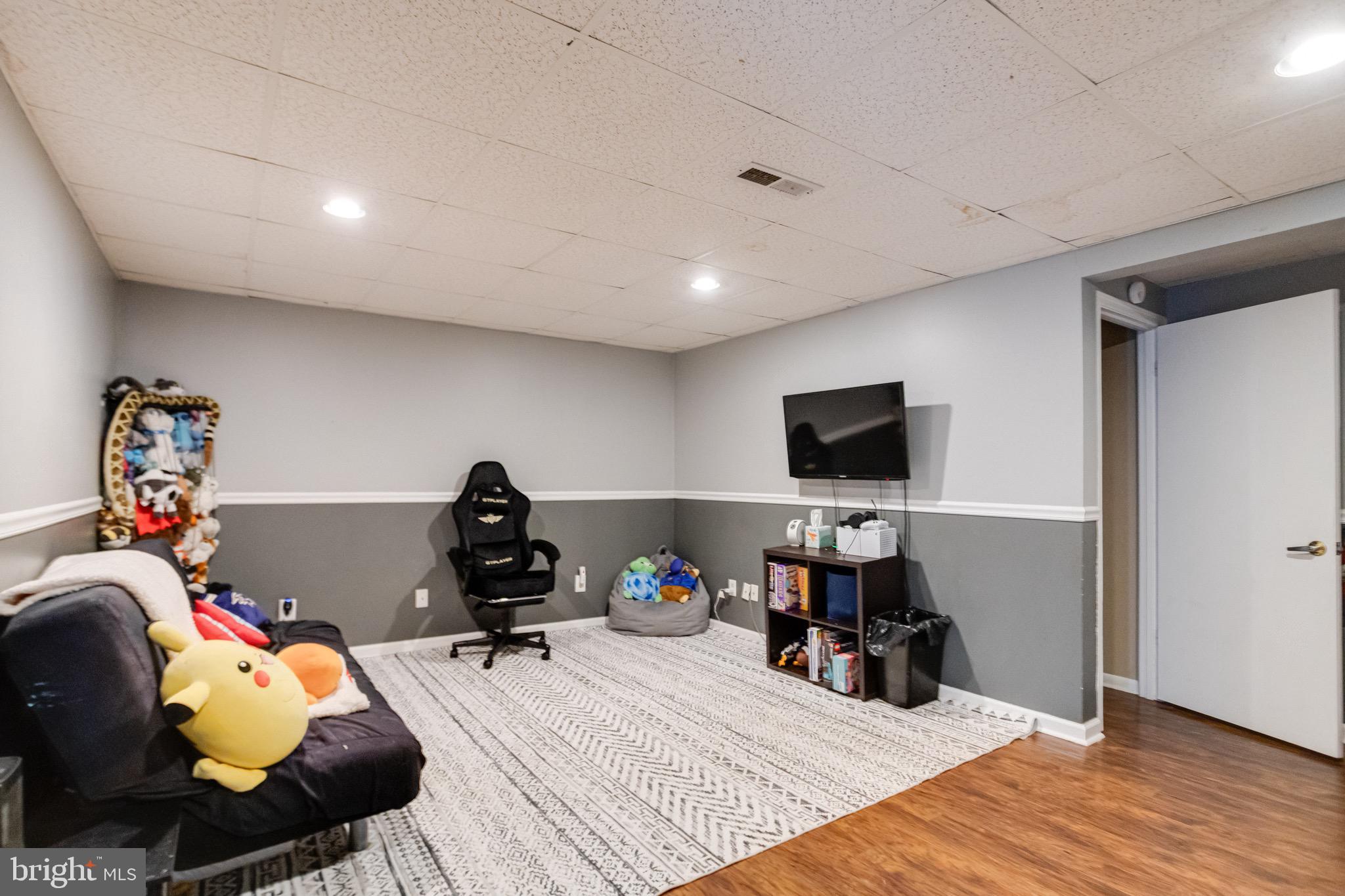 CONSTANT FRIENDSHIP - Residential