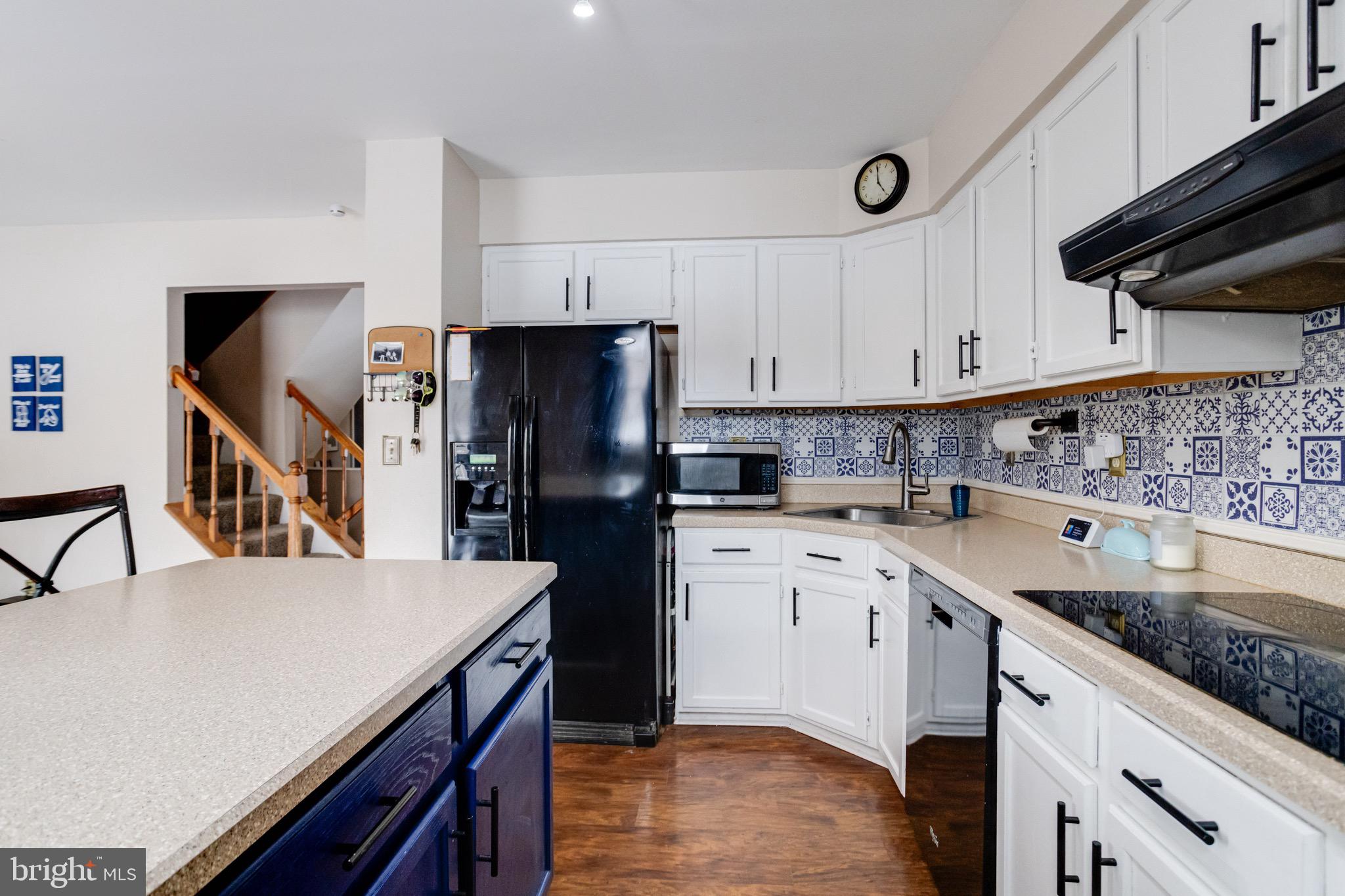 CONSTANT FRIENDSHIP - Residential