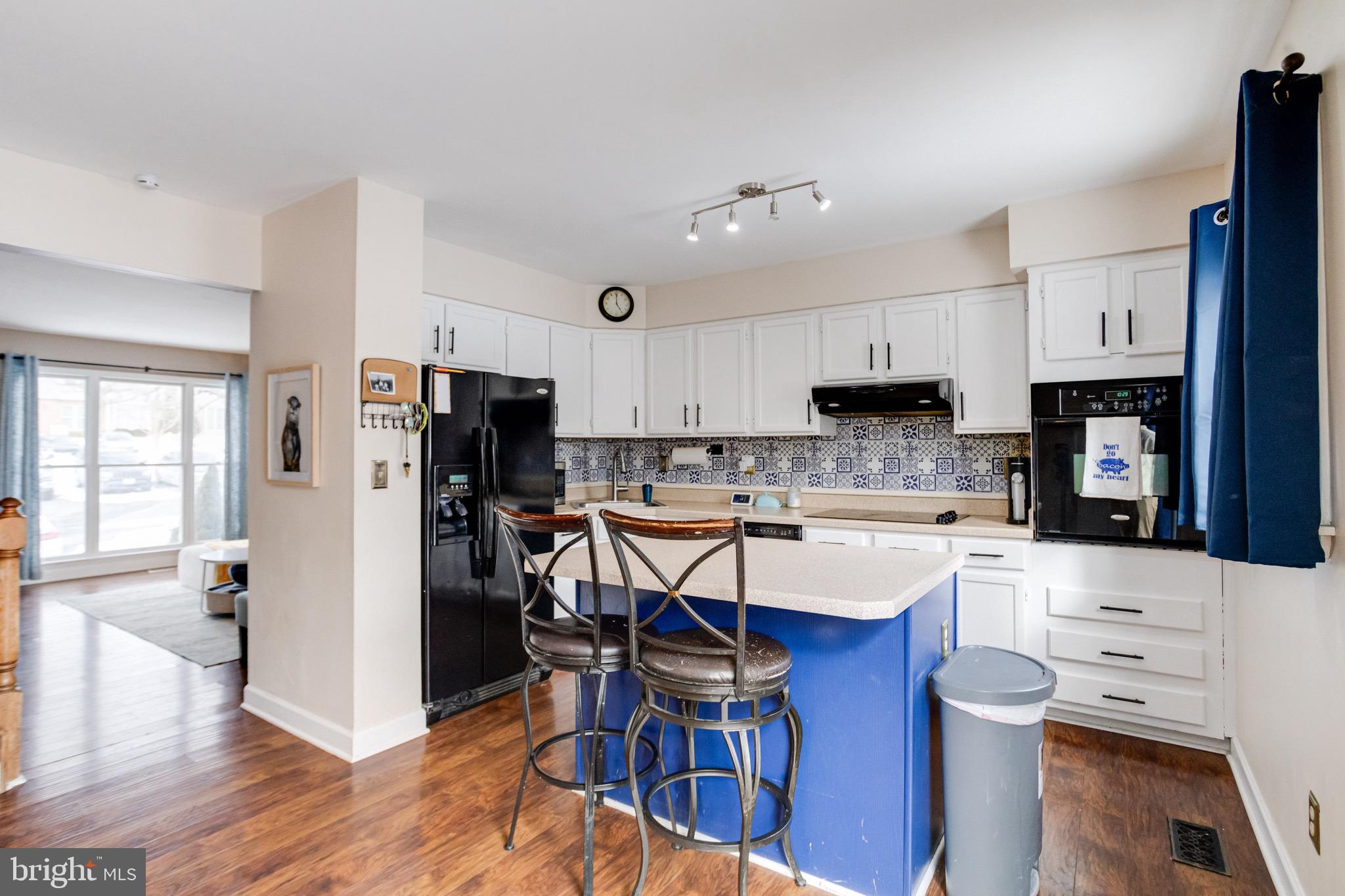 CONSTANT FRIENDSHIP - Residential