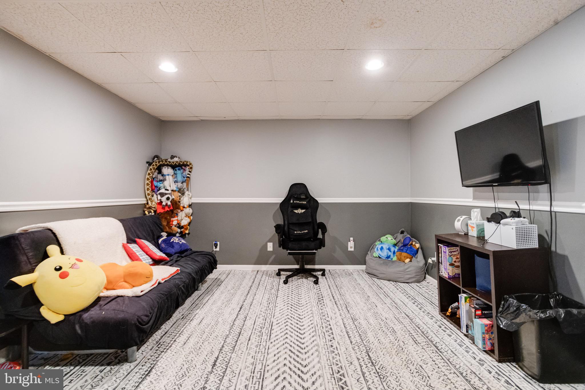 CONSTANT FRIENDSHIP - Residential