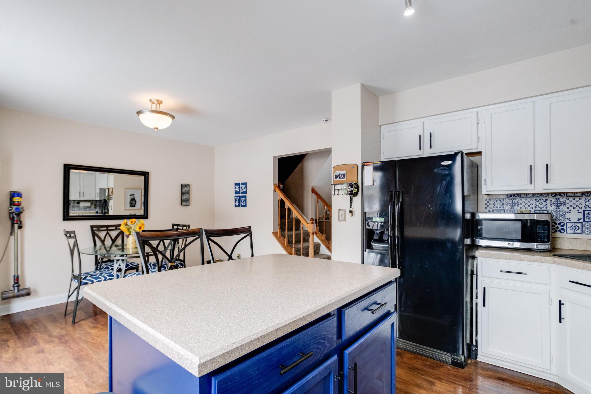 CONSTANT FRIENDSHIP - Residential