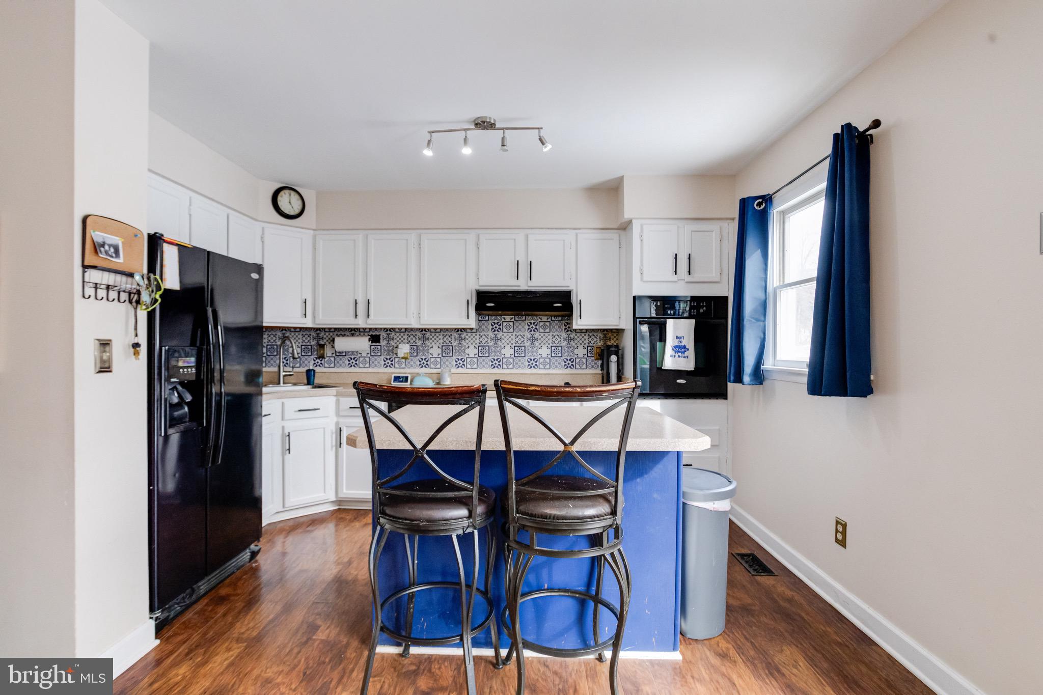 CONSTANT FRIENDSHIP - Residential