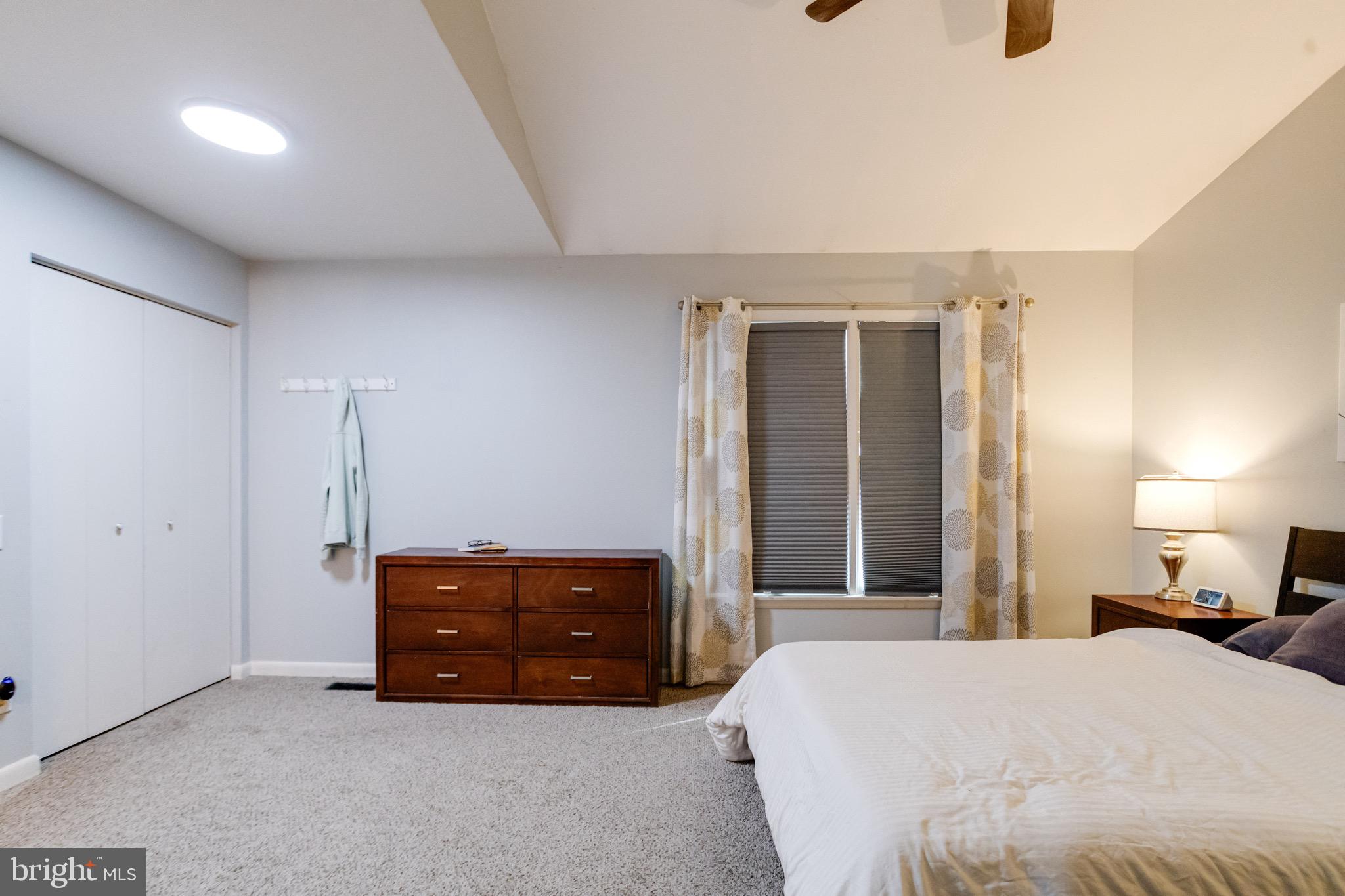 CONSTANT FRIENDSHIP - Residential