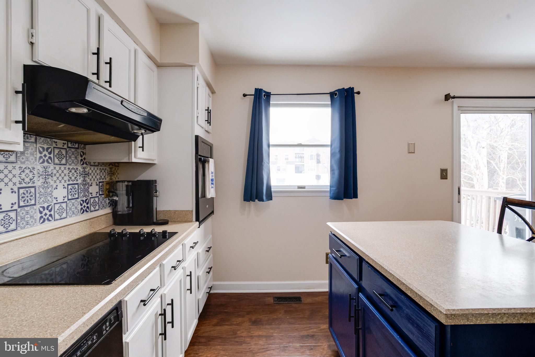 CONSTANT FRIENDSHIP - Residential