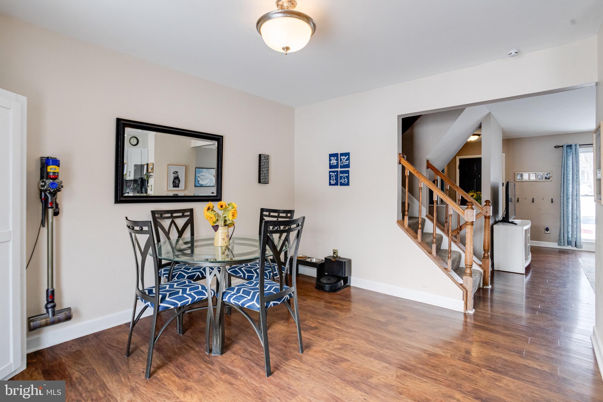 CONSTANT FRIENDSHIP - Residential