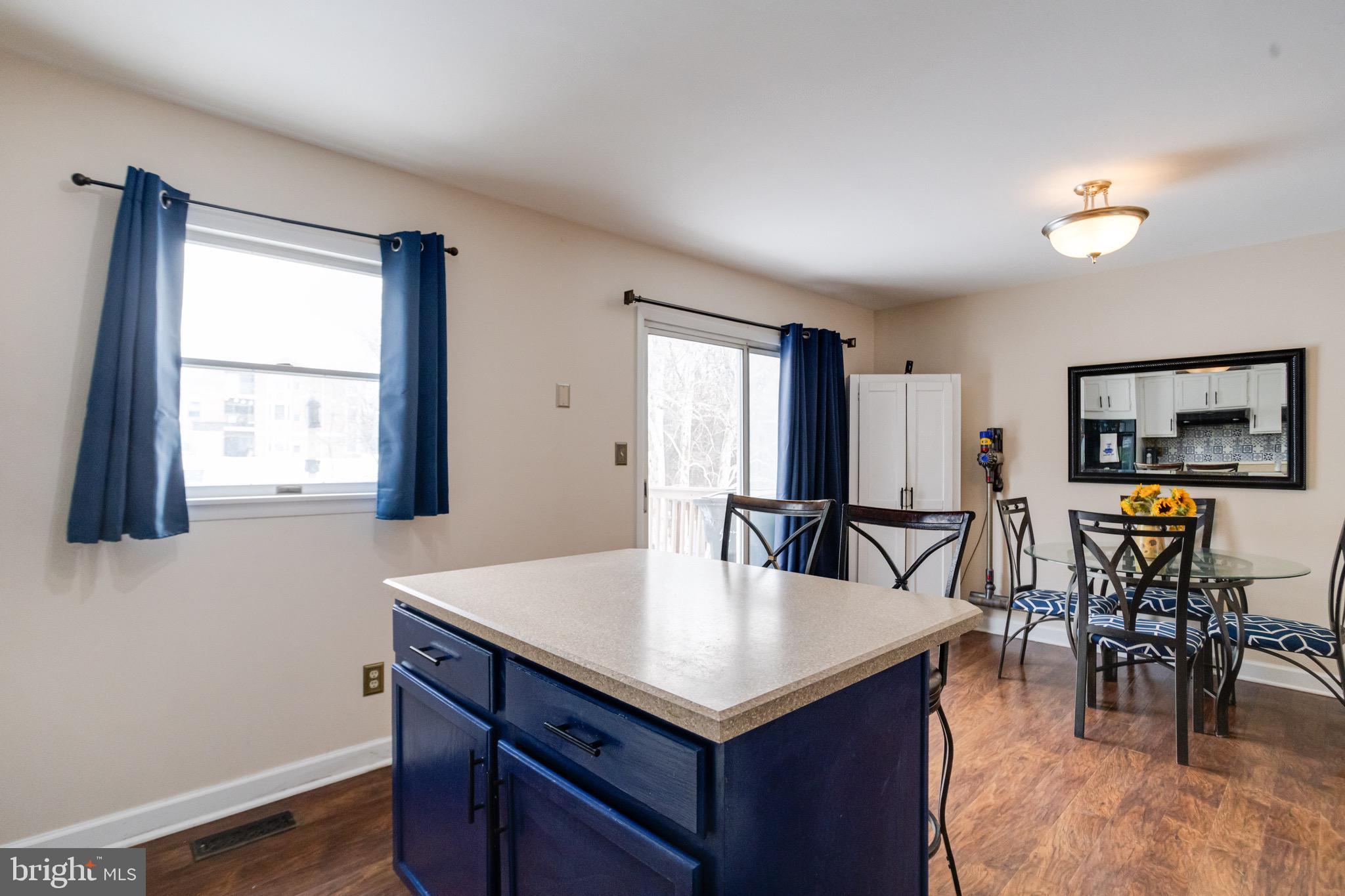 CONSTANT FRIENDSHIP - Residential