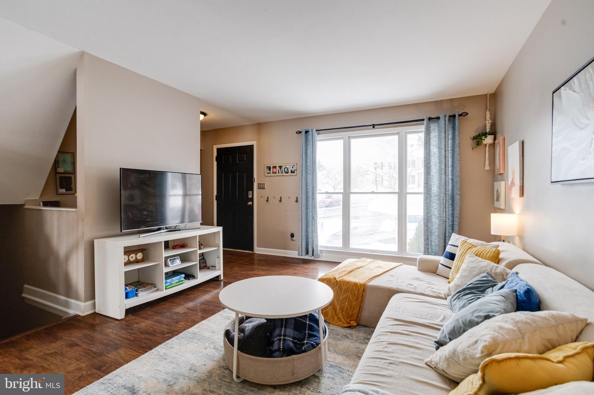 CONSTANT FRIENDSHIP - Residential